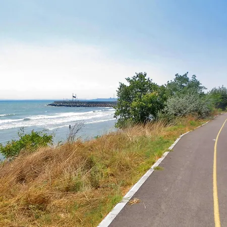 Lejlighed Elegant Studio Close To The Sea And Beach Burgas City
